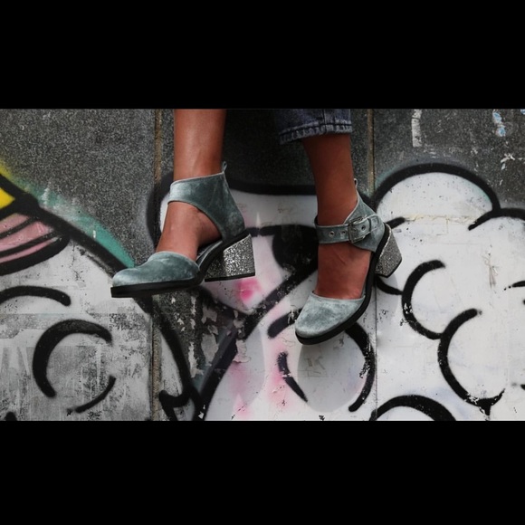 Custommade Turquoise  velvet women’s sandals - Picture 3 of 3